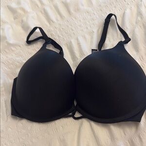 Victoria’s Secret BOMBSHELL add 2 cup plunge push-up bra. Black. 30D